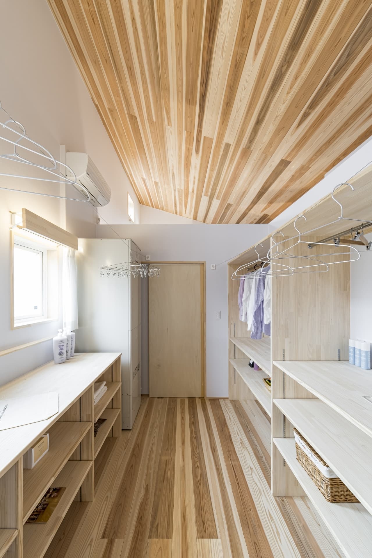 素材にこだわったオリジナル家具の家