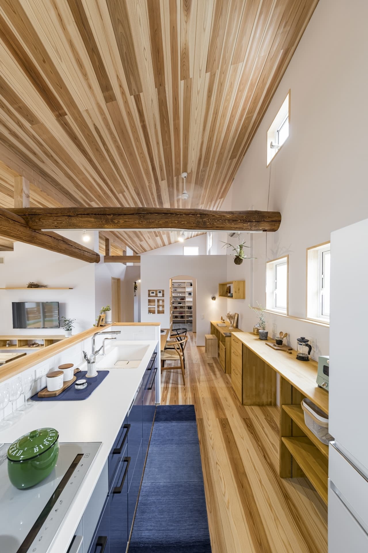 素材にこだわったオリジナル家具のキッチン