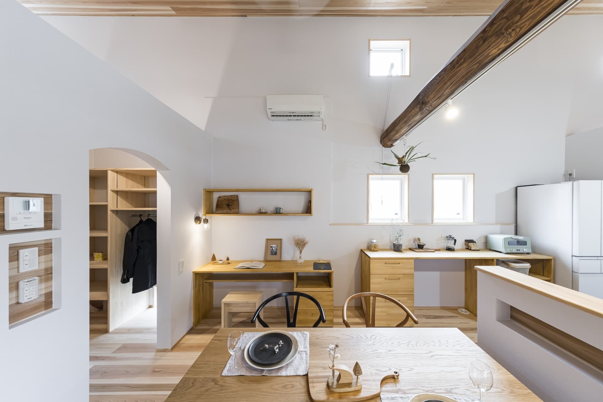 素材にこだわったオリジナル家具のダイニング