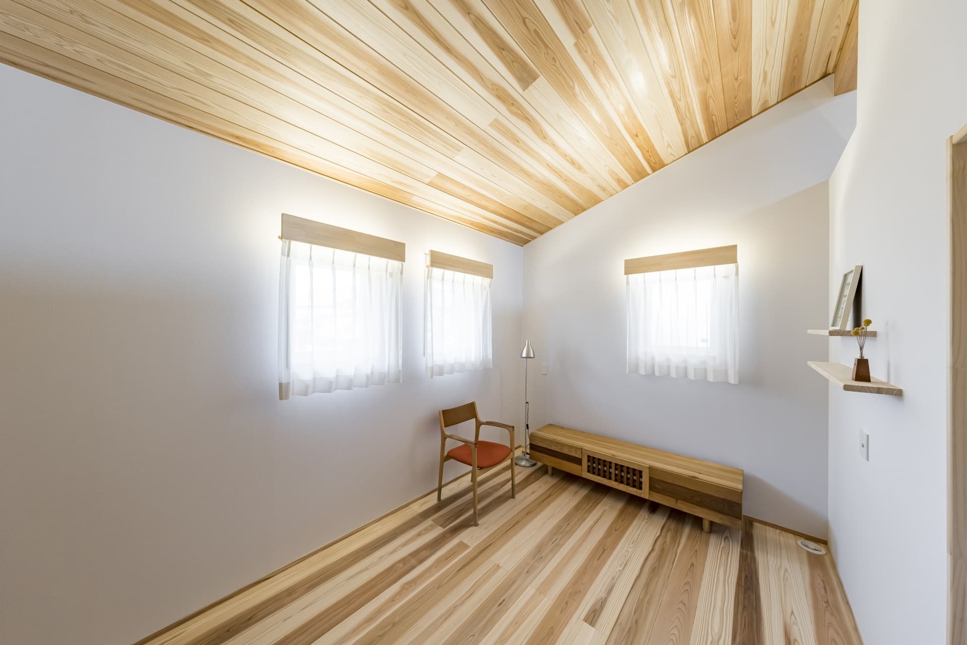 素材にこだわったオリジナル家具の家