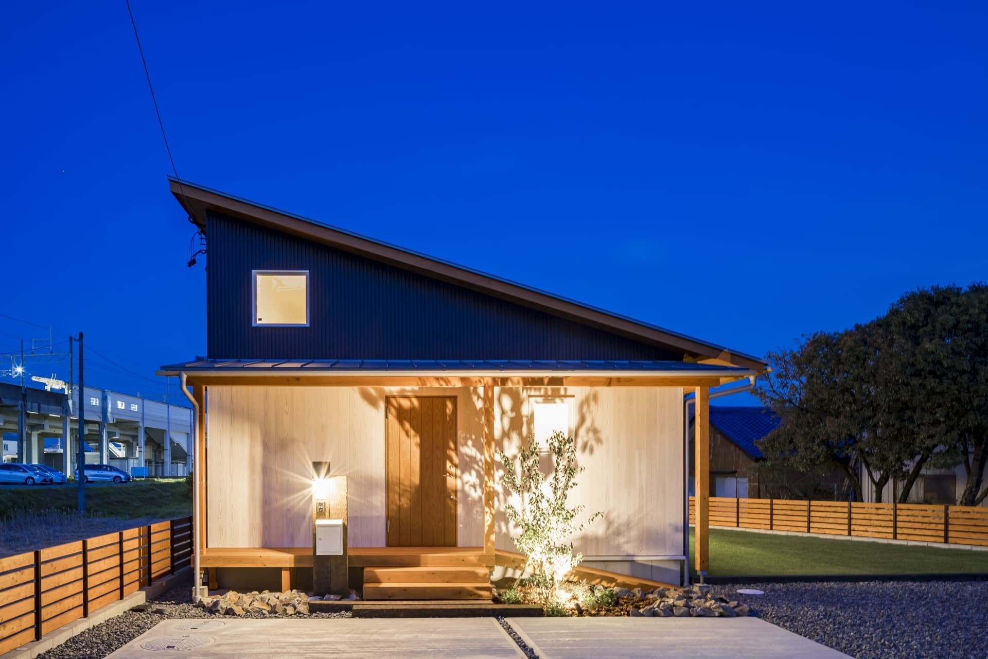 素材にこだわったオリジナル家具の家