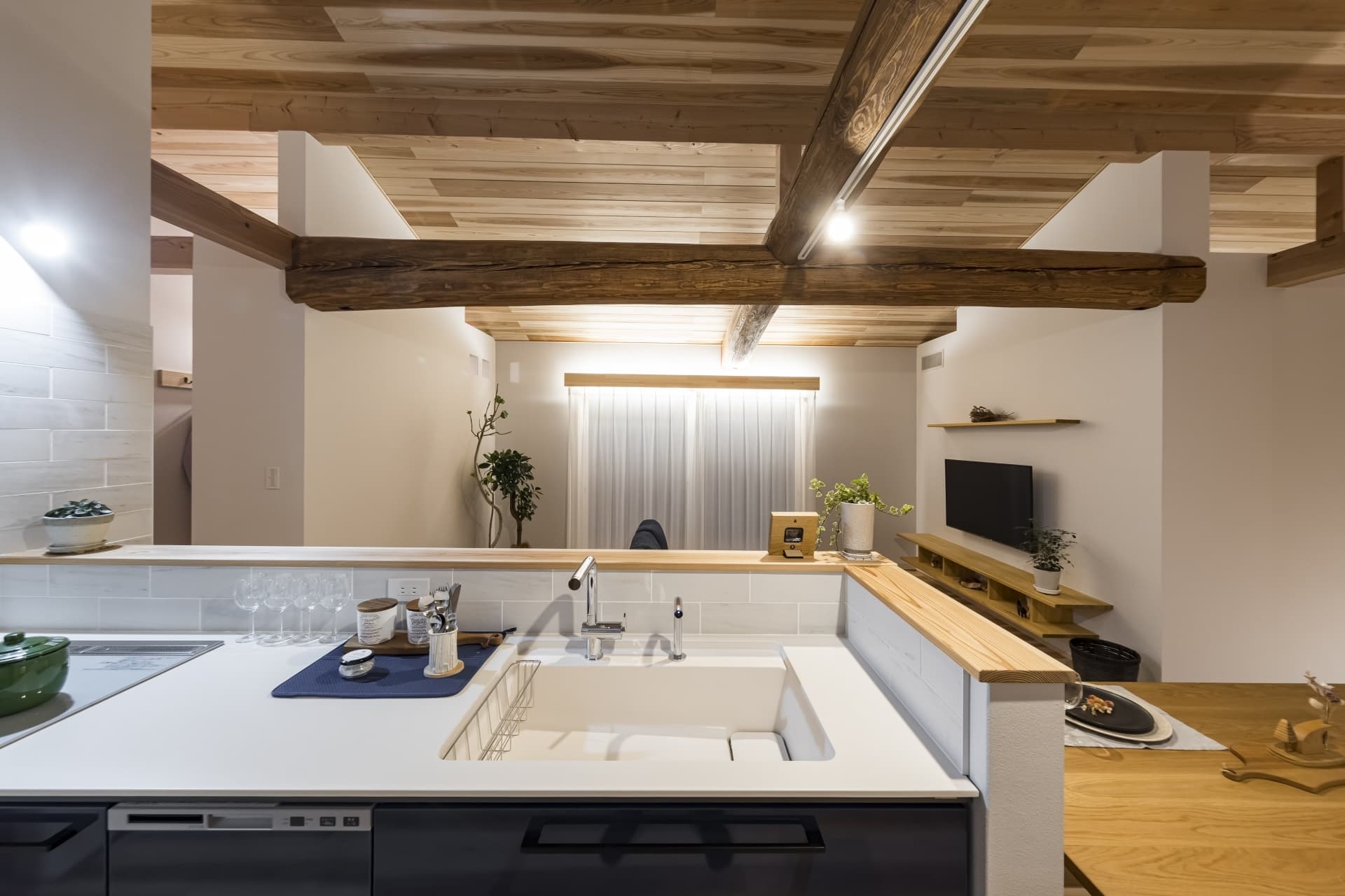 素材にこだわったオリジナル家具の家